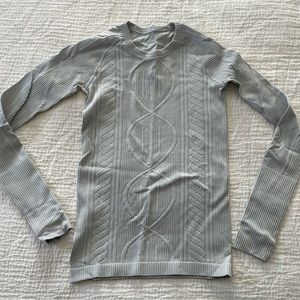 Lululemon activewear shirt gray “cable sweater” look size 4